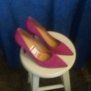 Nine West 10.5 hot pink suede heels approx 3inchs